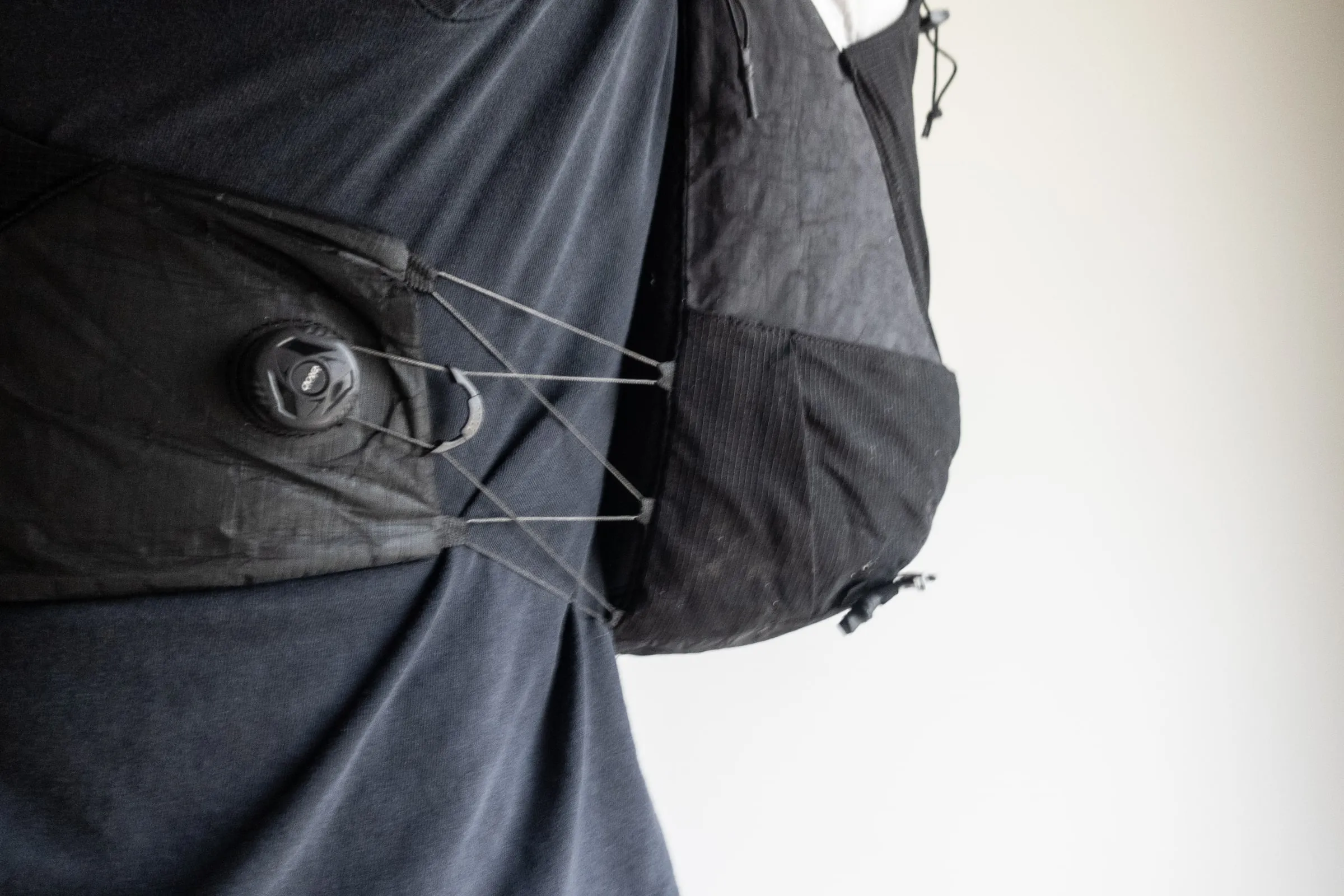Side view of Jordan wearing the Samaya Ultra Pace with an ATOP dial and tension cords pulled snug around his torso